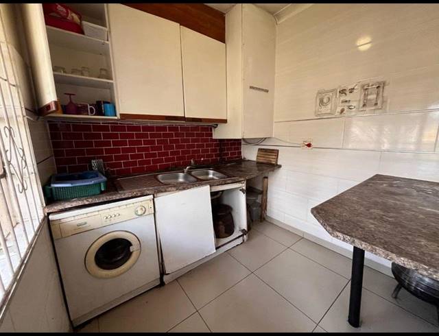 5 BEDROOM HOUSE FOR SALE IN KENSINGTON